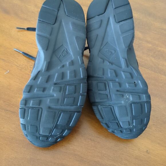 Nike Huarache Run - triple black - Boys' Grade School size 4.5 GUC - Picture 7 of 8
